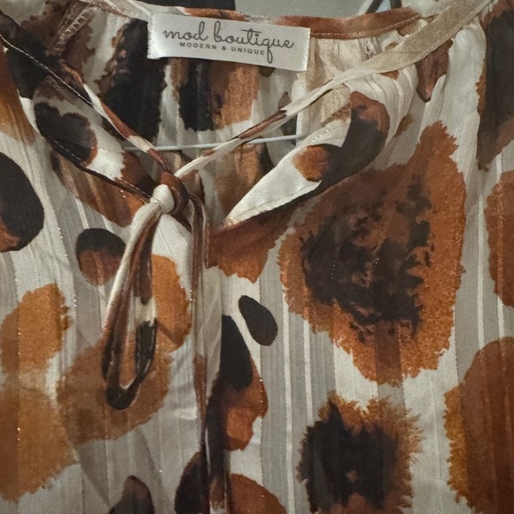 Brown and Black Flutter Sleeve Blouse with Tie Front - Picture 3 of 4